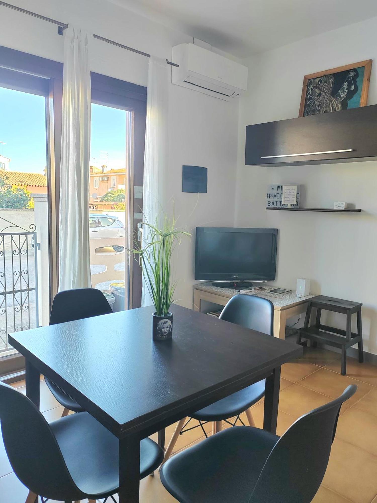 Home Of Fame - Home Gallery With Fully Equipped Kitchen, Separate Entrance, Free Parking Olbia Exterior photo