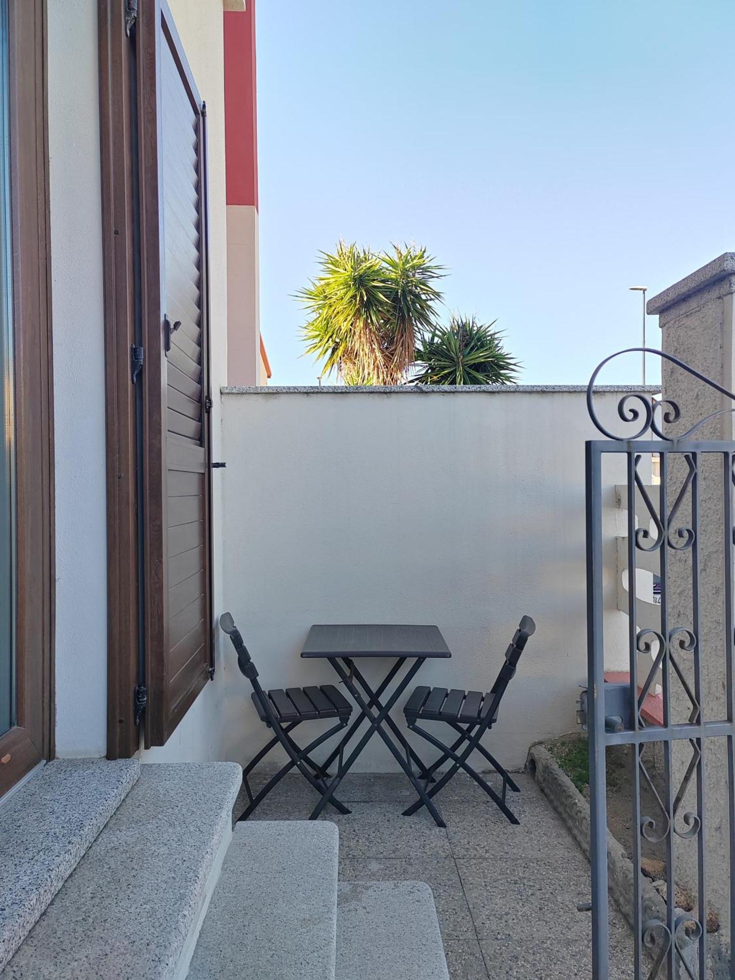 Home Of Fame - Home Gallery With Fully Equipped Kitchen, Separate Entrance, Free Parking Olbia Exterior photo