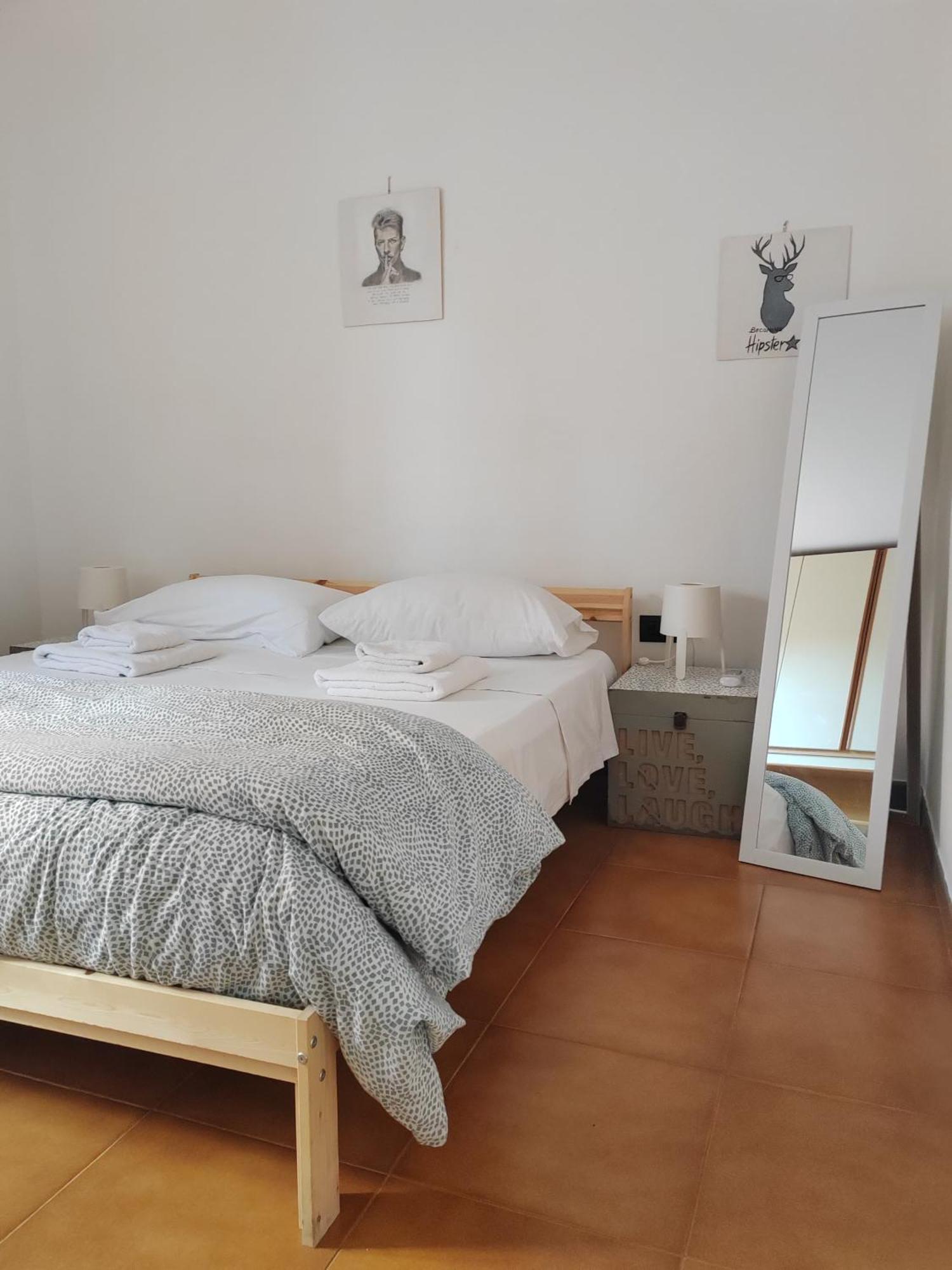 Home Of Fame - Home Gallery With Fully Equipped Kitchen, Separate Entrance, Free Parking Olbia Exterior photo