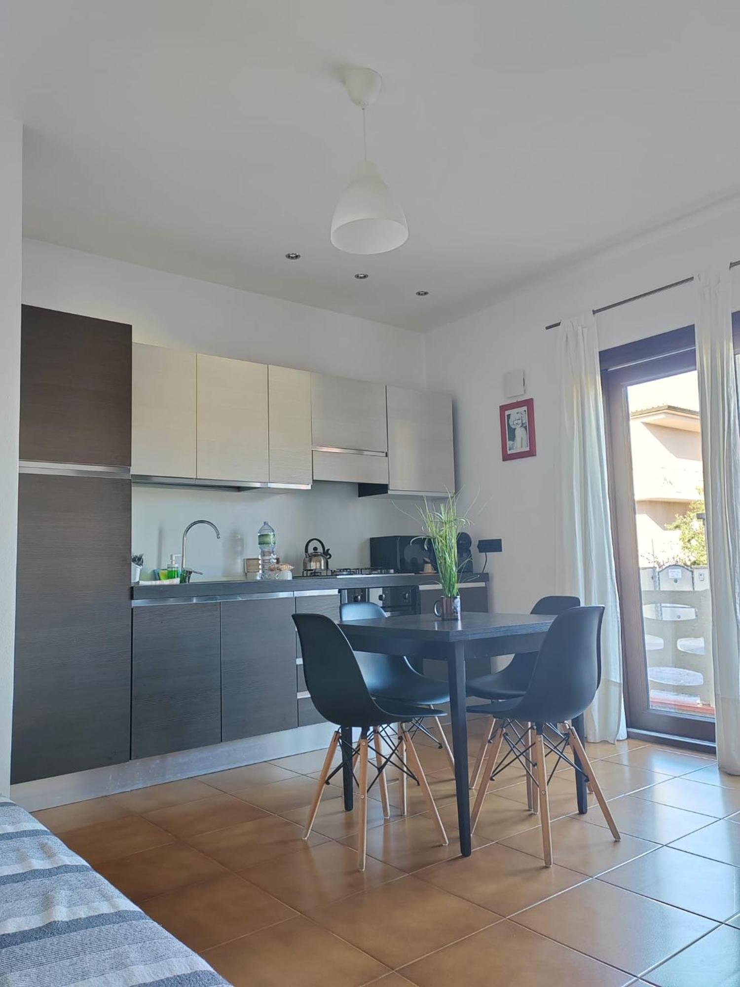 Home Of Fame - Home Gallery With Fully Equipped Kitchen, Separate Entrance, Free Parking Olbia Exterior photo