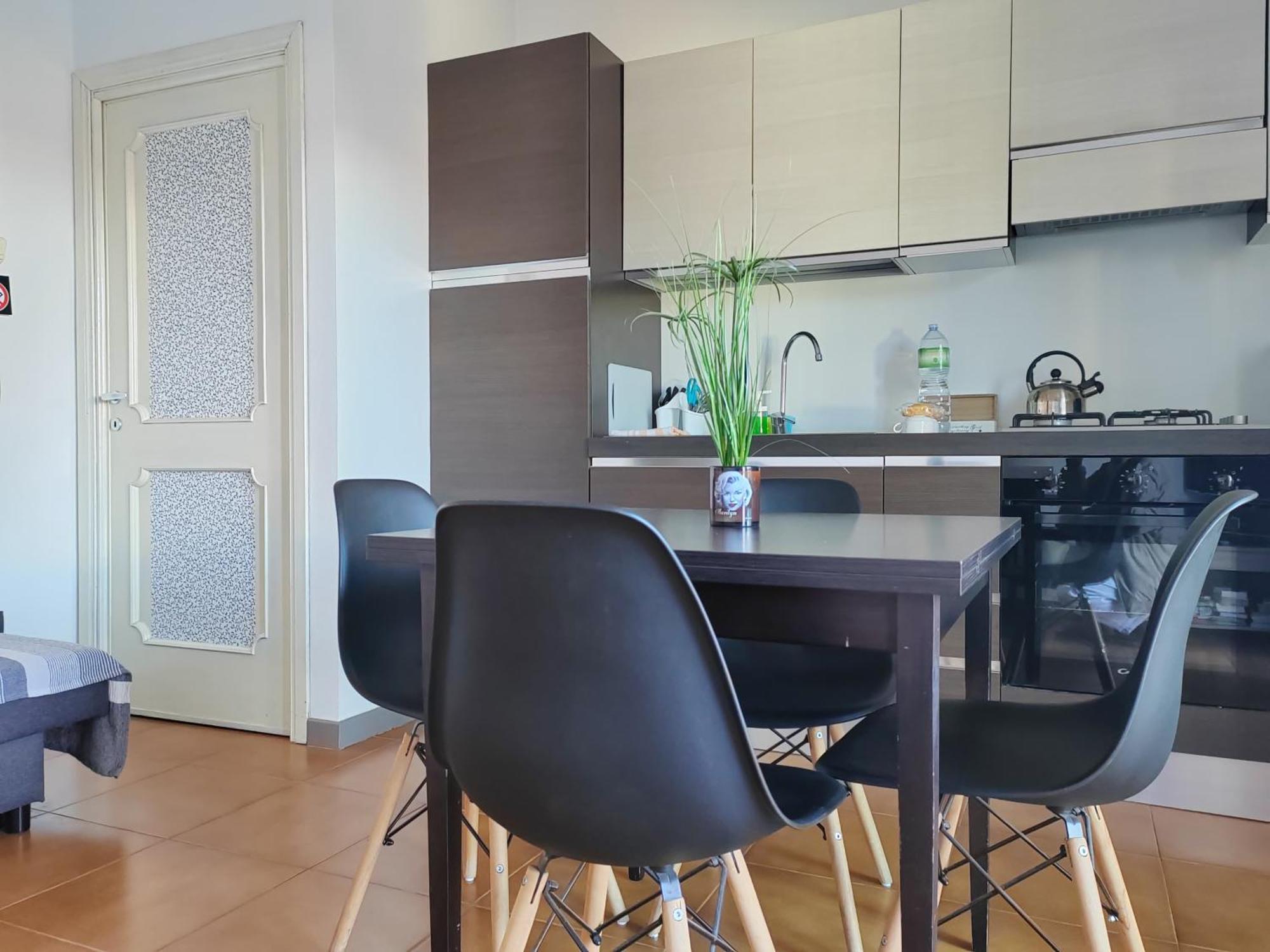 Home Of Fame - Home Gallery With Fully Equipped Kitchen, Separate Entrance, Free Parking Olbia Exterior photo