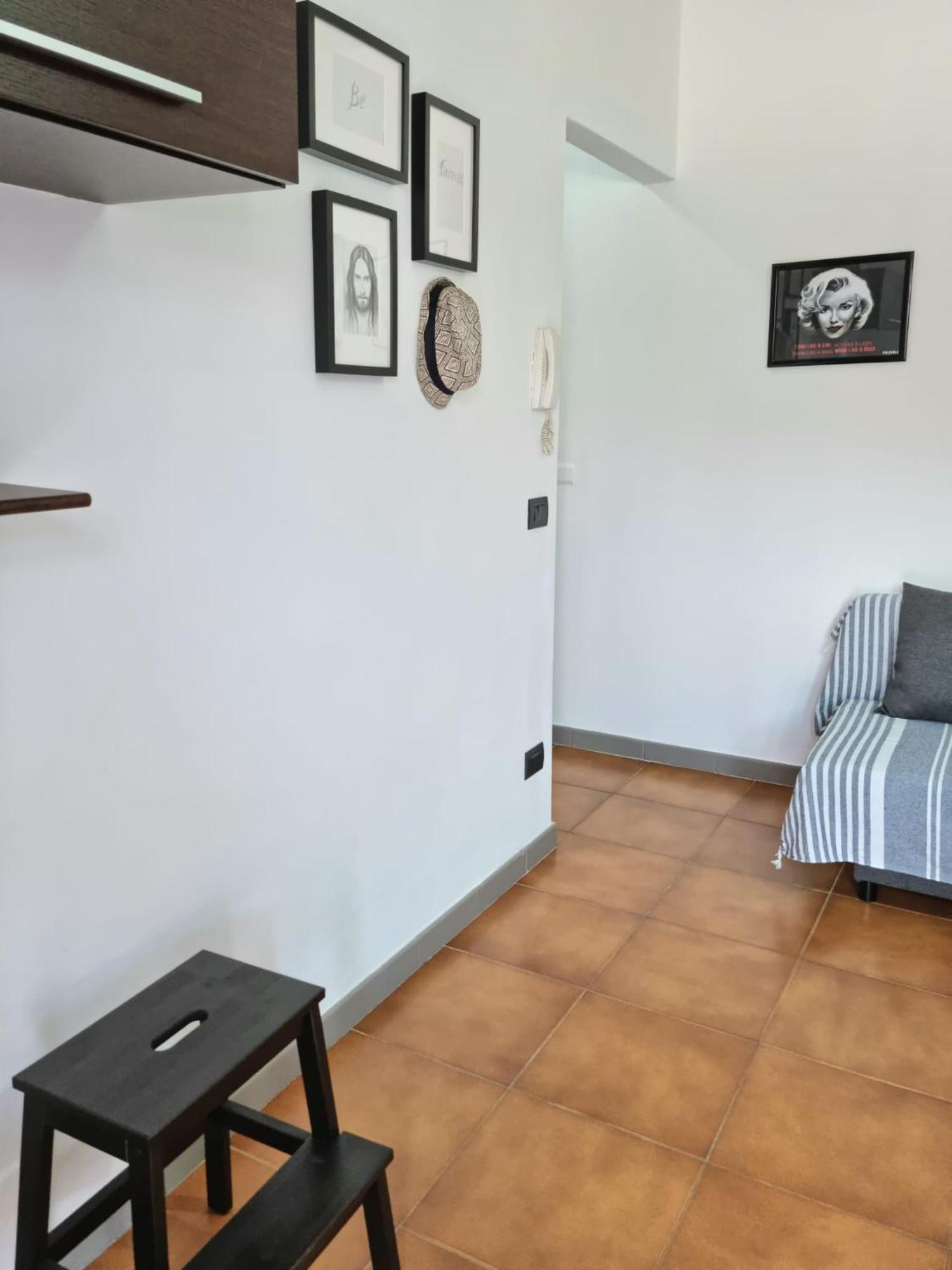 Home Of Fame - Home Gallery With Fully Equipped Kitchen, Separate Entrance, Free Parking Olbia Exterior photo