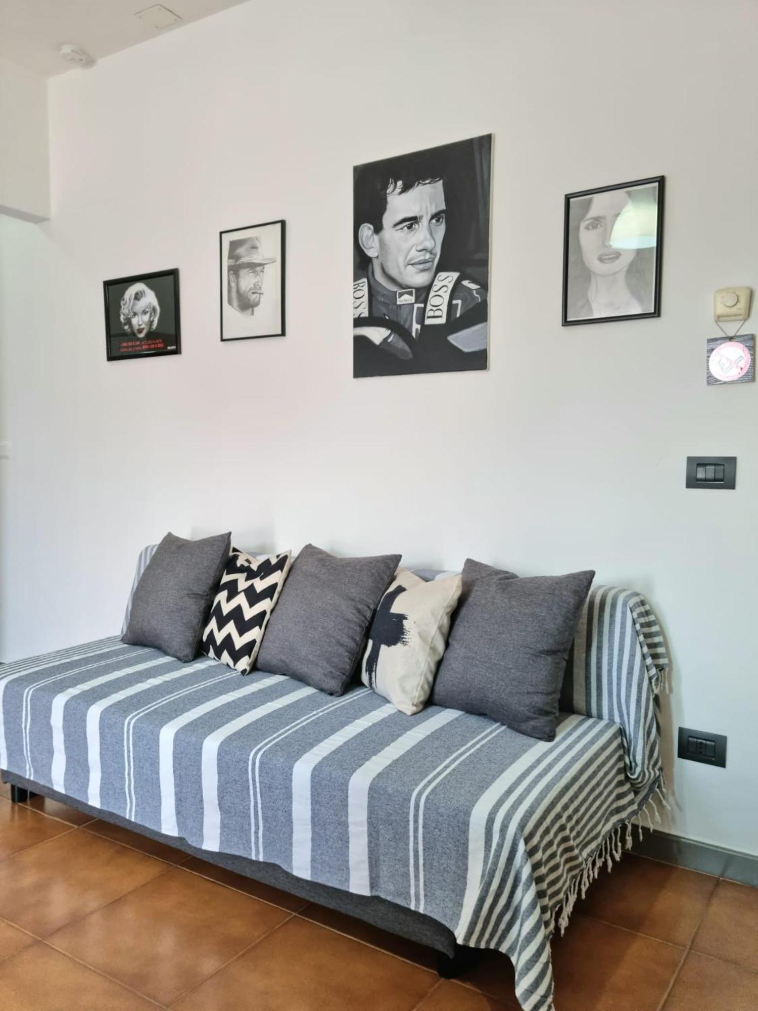 Home Of Fame - Home Gallery With Fully Equipped Kitchen, Separate Entrance, Free Parking Olbia Exterior photo